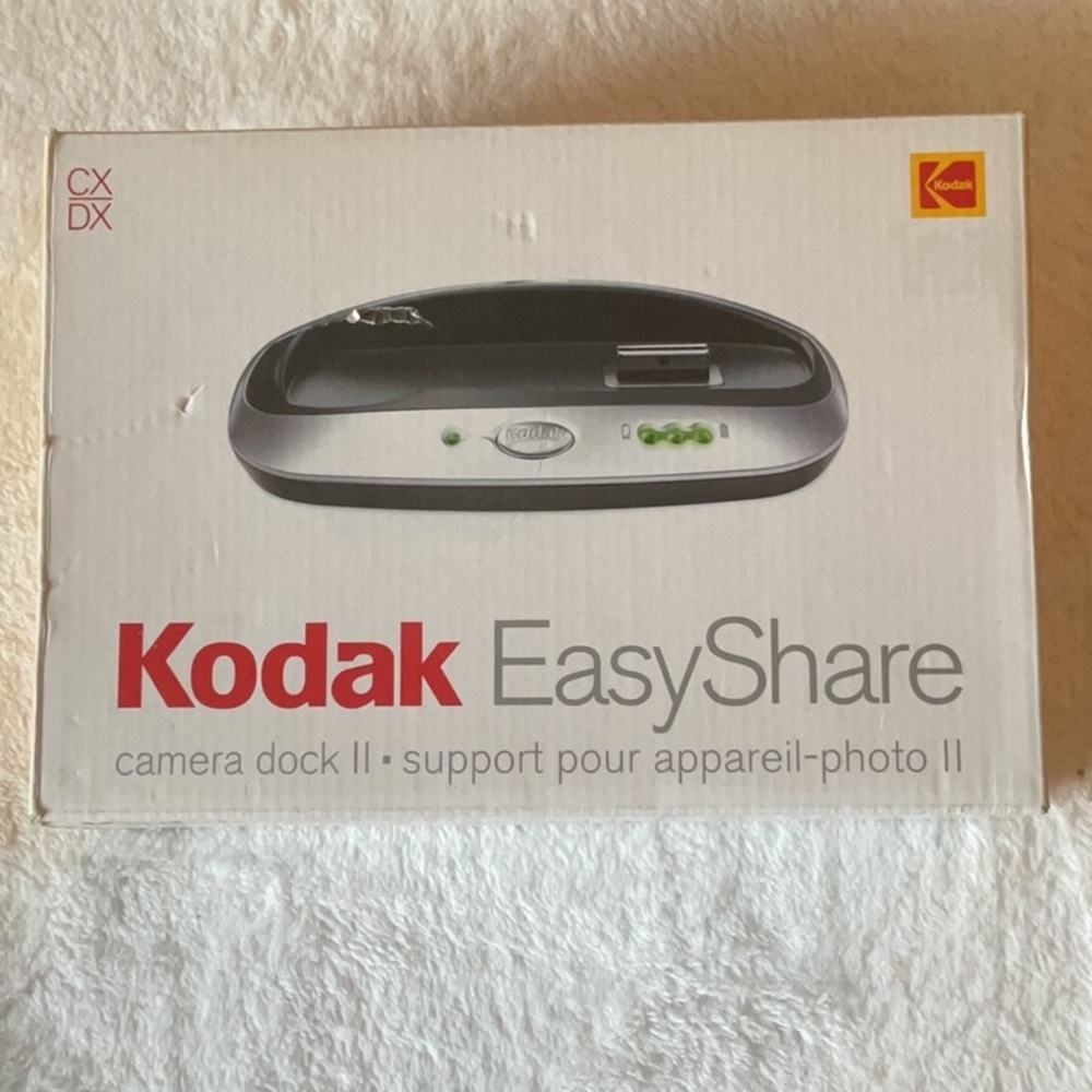 Kodak EasyShare Camera Dock in Black and Silver